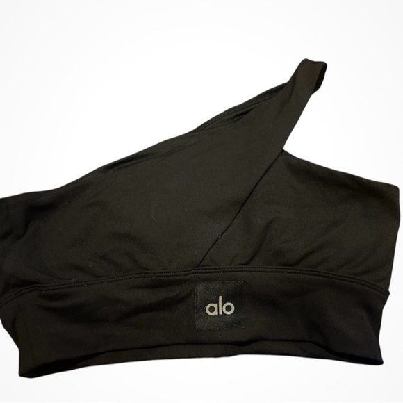 ALO Yoga Other - Alo Yoga Diagonal Cut Out Sports Bra in Black Size M New